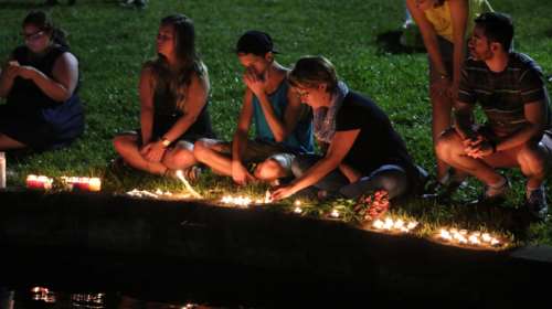 Ολη η Αμερική θρηνεί για τη σφαγή στο Ορλάντο