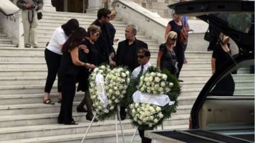 Κηδεύτηκε ο Μαυρίκος, ξέσπασε η μητέρα του