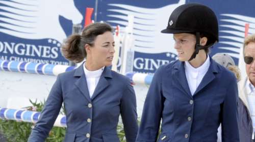 Το τετ-α-τετ της Αθηνάς και της γυναίκας που διέλυσε τον γάμο της [Εικόνες]