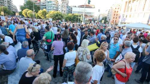 Συγκέντρωση των «Παραιτηθείτε» και στο Λευκό Πύργο