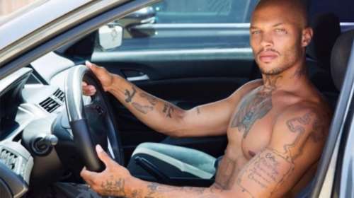 Οι πρώτες φωτογραφίες του πιο σέξι κατάδικου στον κόσμο ως μοντέλο