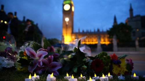 O Guardian για την Τζο Κοξ: Η δολοφονία που πάγωσε Βρετανία