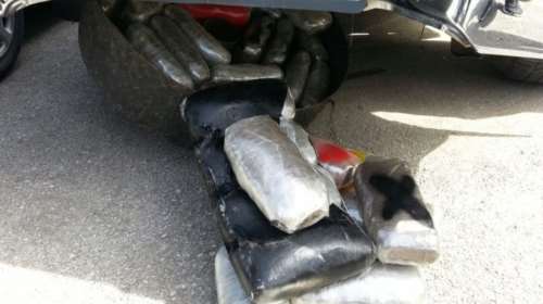 Ιωάννινα: Είχε κρύψει 21 κιλά κάνναβης στη ρεζέρβα αυτοκινήτου