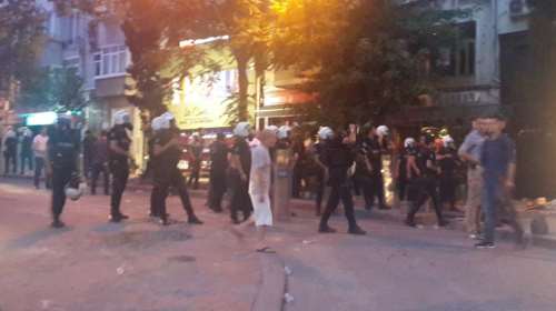 Xημικά και ξύλο σε διαδήλωση για τους Radiohead