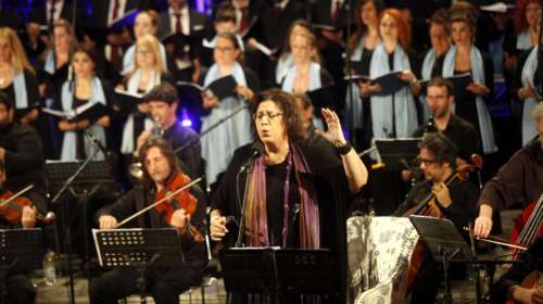 Οταν η Φαραντούρη τραγούδησε Μίκη στη Σύνοδο Ορθοδοξίας (Εικόνες &amp; βίντεο)