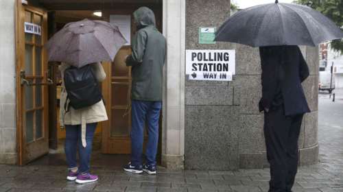 Ανοιξαν οι κάλπες:H «D-Day» της Βρετανίας &amp; της Ευρώπης