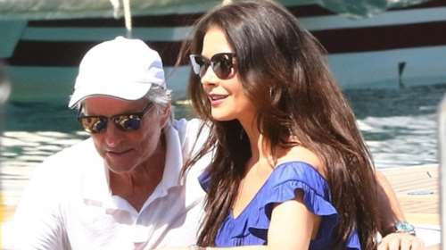 Με στιλ Ιταλίδας καλλονής στο Πορτοφίνο η 46χρονη Κάθριν Ζέτα Τζόουνς