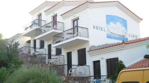 Σφράγισαν ξενοδοχείο στην Λέσβο που ήθελαν να το κάνουν κέντρο προσφύγων