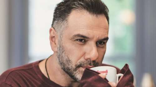 Τα δάκρυα του Γρηγόρη Αρναούτογλου on air για τους γονείς του [Βίντεο]