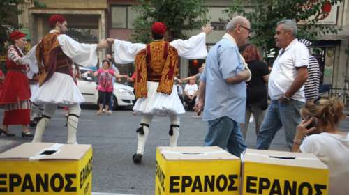 Διαμαρτυρία υγειονομικών με ...κλαρίνα και τσαρούχια