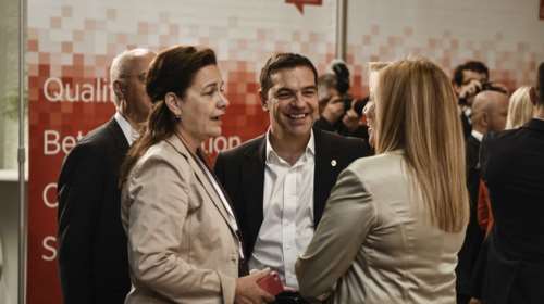 Η Φώφη καρφώνει τον Τσίπρα με όπλο τον  Ολάντ στη σύνοδο Σοσιαλιστών