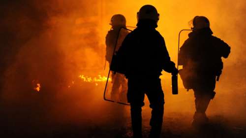 Δύο αξιωματικοί των ΜΑΤ πλήρωσαν το «μάρμαρο»