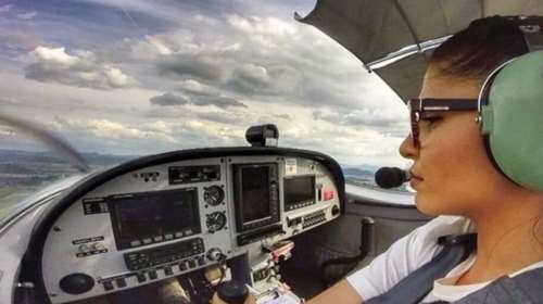 Η σέξι πιλότος από το Ηράκλειο της Κρήτης