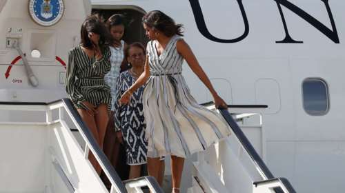 Το «στριπτίζ» της κόρης του Ομπάμα ενώ έβγαινε απ&#39; το αεροπλάνο