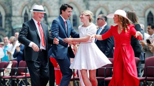 Τριντό: Ο ακαταμάχητος πρωθυπουργός ξετρέλανε τα πλήθη χορεύοντας jive!