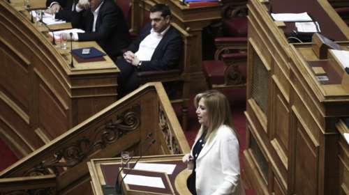 Η κυβέρνηση επιμένει για τους 200 και μετά το «Οχι» της Φώφης