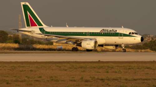 Η Alitalia ακυρώνει δεκάδες πτήσεις για την Τρίτη λόγω απεργίας