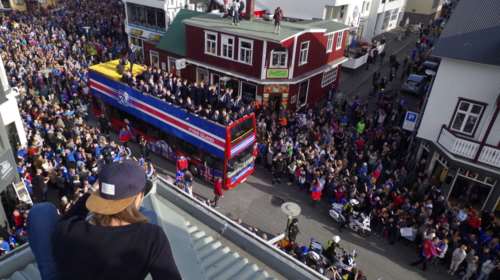Αποθέωσαν στο Ρέικιαβικ την Εθνική Ισλανδίας