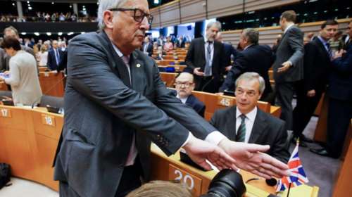 Γιούνκερ για Φάρατζ και Τζόνσον: Εθνικιστές ρετρό οι «ήρωες» του Brexit