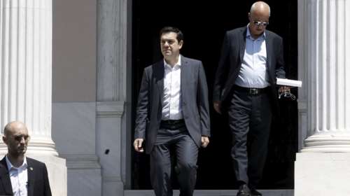 Ο «καυτός» Ιούλιος του Τσίπρα: η ατζέντα και τα αγκάθια