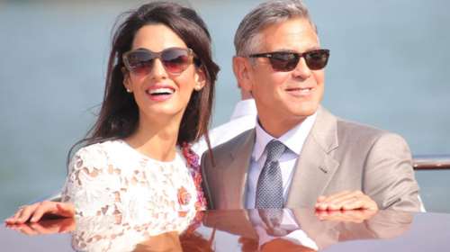 Η ανατρεπτική εμφάνιση της Αμάλ Κλούνεϊ στο Κόμο χωρίς γόβες [Εικόνες]