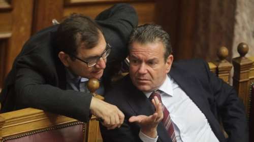 Κυβερνητικοί βουλευτές: Ψήφισαν, αλλά διαμαρτύρονται για περικοπή του ΕΚΑΣ