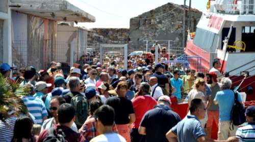 Χίος: Εικόνες ντροπής &amp; Οδύσσεια για τούρκους τουρίστες