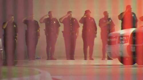 Ντάλας: Στη μνήμη των συναδέλφων τους- Η φωτογραφία που έγινε viral