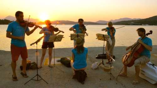 Τα δέκα διάσημα ελληνικά καλοκαιρινά φεστιβάλ