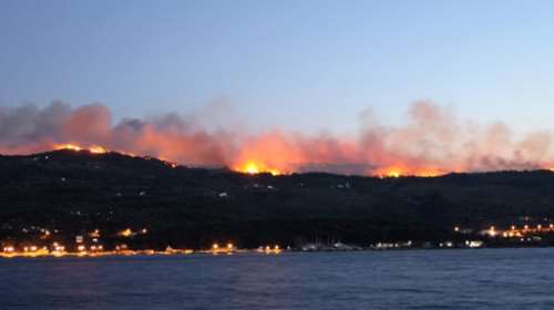 Υπό έλεγχο η μεγάλη πυρκαγιά στη Σάμο, έχει οριοθετηθεί