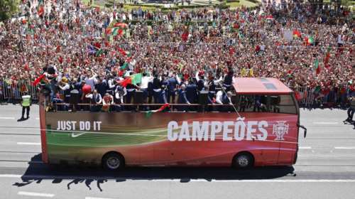 Αποθέωση για την Εθνική Πορτογαλίας στους δρόμους της Λισαβώνας