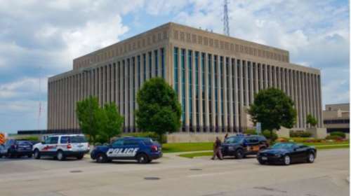 Συναγερμός στο Μίτσιγκαν από πυροβολισμούς σε δικαστήριο