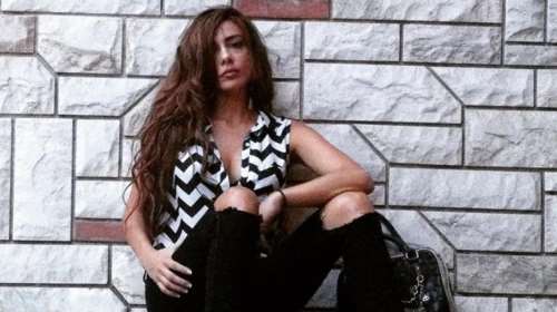 Η άφιξη της Μίνας Αρναούτη στη Λέσβο με τη μητέρα της [Eικόνες]