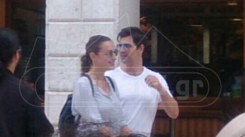 Ρουβάς-Ζυγούλη βολτάρουν με το νεογέννητο στην Κέρκυρα και προκαλούν πανικό