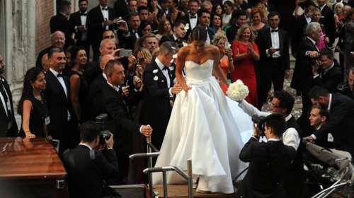 «Πριγκίπισσα» η Ιβάνοβιτς στον θρησκευτικό της γάμο στη Βενετία