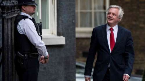 Ντέιβιντ Ντέιβις: Ο «γοητευτικός μπάσταρδος» με αποστολή το Brexit