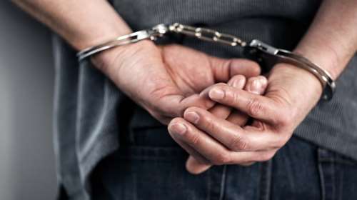 Φωτογράφιζε ανήλικα κορίτσια σε παραλίες της Σάμου