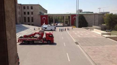 Χάθηκε η μπάλα, ψευδής η είδηση για εκκένωση της Βουλής