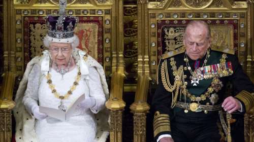 Θα εκπλαγείτε με τα 9 τρελά προνόμια της Βασίλισσας