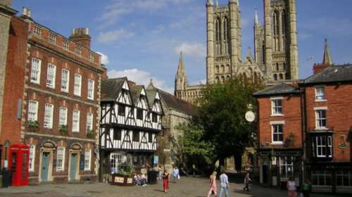 Τρεις νεκροί από πυροβολισμούς στην ανατολική Αγγλία