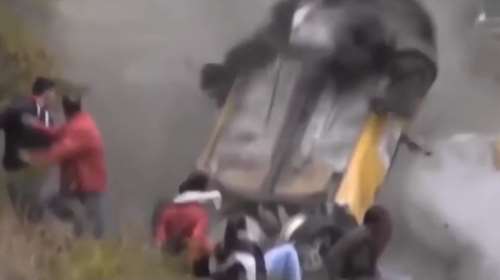 Και όμως, δεν έπαθαν απολύτως τίποτα- Απίστευτο video