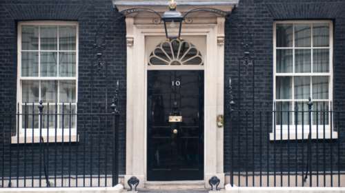 Είναι στοιχειωμένη η πόρτα της Ντάουνινγκ Στριτ;