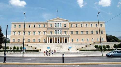 Βόμβες για την οικονομία από το γραφείο Προϋπολογισμού της Βουλής