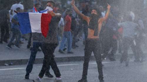 Νύχτα τρόμου στα προάστια του Παρισιού