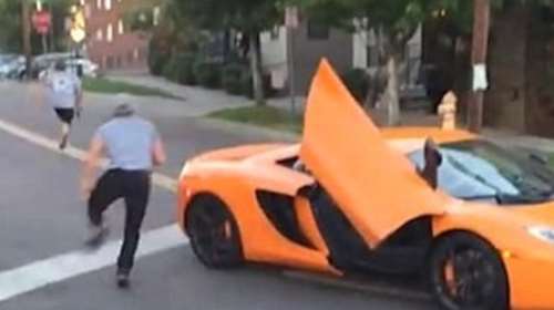 Πιτσιρικάς έκανε λαμπόγυαλο μια McLaren 250.000 δολ