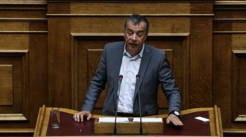 Θεοδωράκης: Ηττηθήκατε! Η Βουλή λέει όχι στην εξαπάτηση