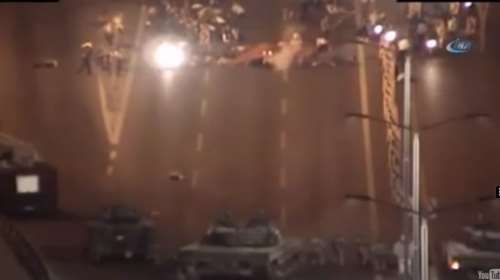 Συγκλονιστικό βίντεο: Πολίτες δέχονται πυρά στη γέφυρα του Βοσπόρου