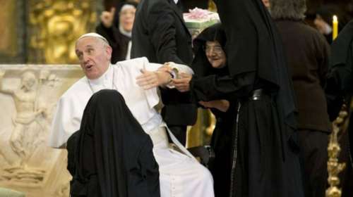 Πάπας Φραγκίσκος σε καλόγριες: Μη χάνεστε στο facebook