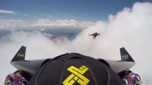 Πετούσαν στα σύννεφα με τουρμπίνες στην πλάτη: εκπληκτικό βίντεο