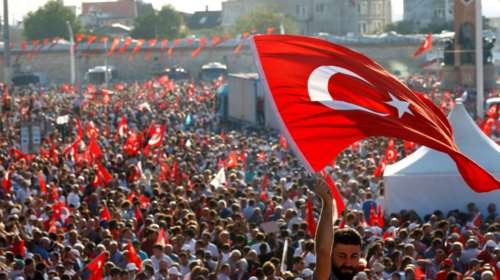 Συγκέντρωση στην πλατεία Ταξίμ: «Ούτε πραξικόπημα, ούτε δικτατορία»